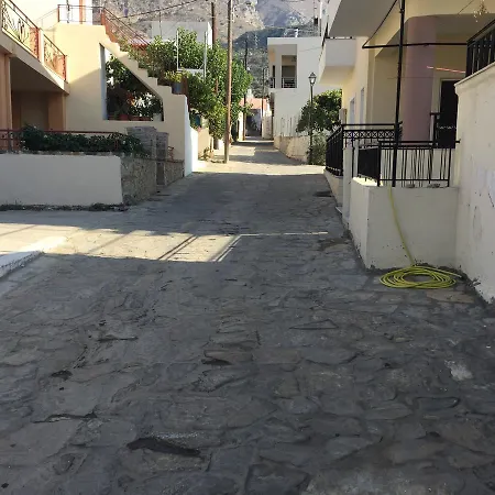 Tholos فندق *