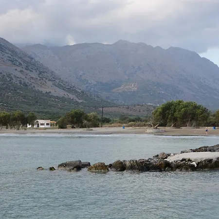 ホテル Tholos